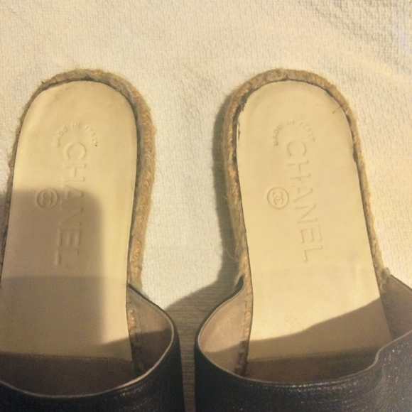 CHANEL Black Espadrilles Leather/Patent CC Logo Backless Mules Slides - Picture 3 of 8